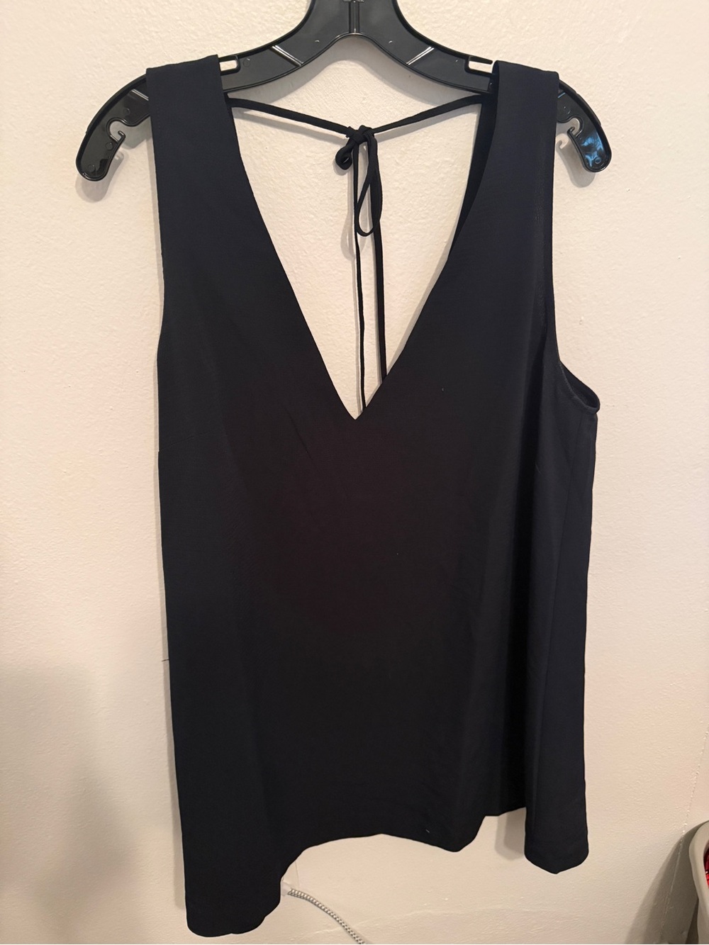 Hill House Black V-Neck Tie-Back Camisole